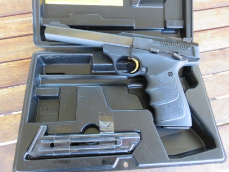 Pues eso vendo mi pistola Browning Buck Marl URX del 22 LR en estado impecable como se puede apreciar 01