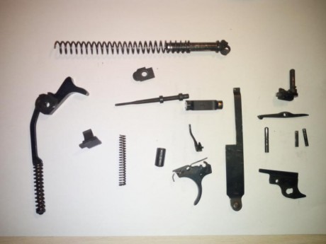 Hola. Vendo esta Browining HP 35, 9mm para,en perfecto estado , va con dos cargadores y dos juegos de 01