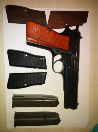 Hola. Vendo esta Browining HP 35, 9mm para,en perfecto estado , va con dos cargadores y dos juegos de 00