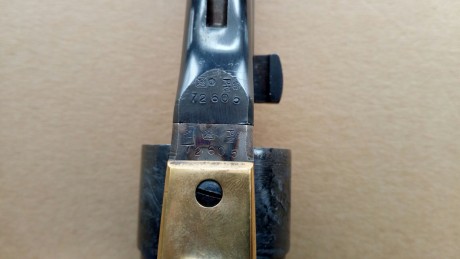 Hola compañeros, el caso es que me regalaron un revolver COLT ORIGINAL AVANCARGA GUIADO EN AE calibre 02