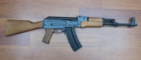Vendo AK47 gsg en calibre 22lr esta nueva solo ha tirado 50 tiros esta en Bilbao  rebajado a 400€ 00