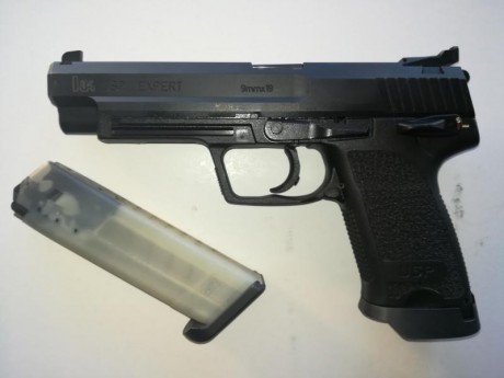 Mi compañero del club, Joan, vende esta pistola  HK USP EXPERT del 9 mm Parabellum , con dos cargadores 01