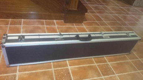 Un amigo vende una maleta de alumio para rifle o carabina,la usaba para llevar una carabina anschutz,tiene 00