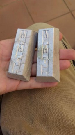 buenas a todos
soy nuevo en esto de fundir plomo y hacer proyectiles... He empezado con un hornillo de 80