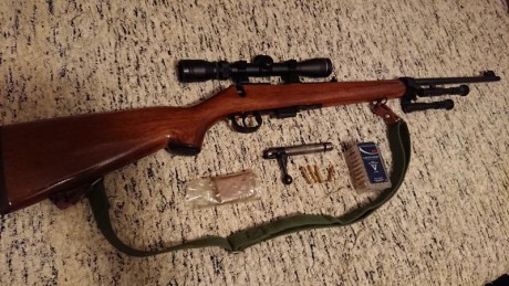 Se vende esta carabina de cerrojo del .22 Magnum con cargador extraible de 5 balas. Se la compre al primer 00