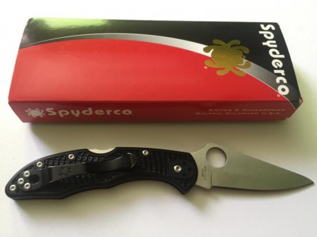 La navaja está en perfecto estado con muy poco uso pintura algo desgastada pido 60€ entrego en Madrid! 01