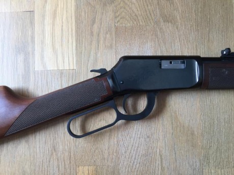 VENDIDA. 
Carabina Winchester 9422  (22LR), es una edición limitada para coleccionistas, esta impoluta 02