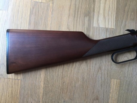 VENDIDA. 
Carabina Winchester 9422  (22LR), es una edición limitada para coleccionistas, esta impoluta 01