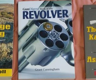 Vendo estos libros. comprando tres o mas gastos envio gratis. contesto por privado
FAL rifle casi 1000 90
