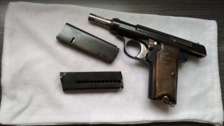 Pistola Astra 300  calibre 9mm Corto , con dos cargadores en perfectas condiciones , guiada en F se encuentra 02