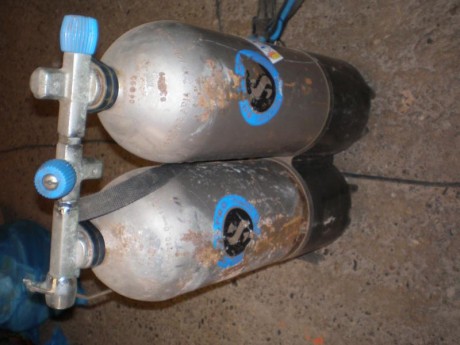 Pues eso que tengo esta scuba doble, que creo que se puede hacer dos, prefiero venderla asi

DETALLES 02