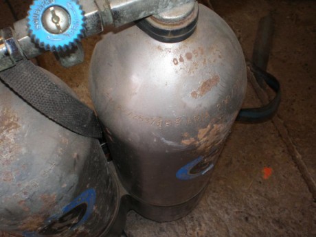Pues eso que tengo esta scuba doble, que creo que se puede hacer dos, prefiero venderla asi

DETALLES 01