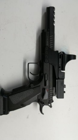 pongo en venta esta pistola de bolas del 4.5  de la marca kwc ,la compre hace 2 semanas y por motivos 00