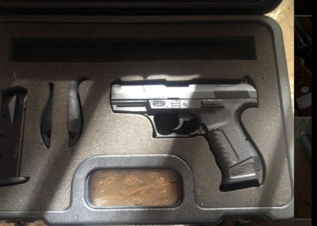 Ediciones especiales
Walther lanzó dos ediciones limitadas del P99. La primera serie nunca se vendió en 82