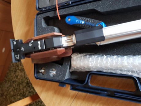 vendo pistola de aire comprimido para tiro en magnificas condiciones impoluta las botellas con diez años 00