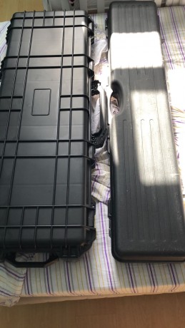 Vendo maletín rígido cn doble espuma para dejar el hueco del fusil para que encaje, sin estrenar, el interior 01