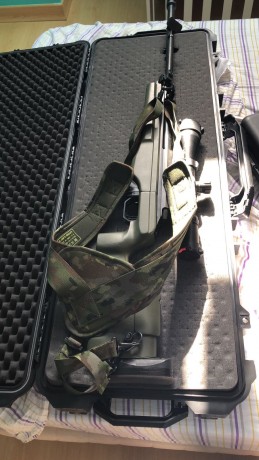 Vendo maletín rígido cn doble espuma para dejar el hueco del fusil para que encaje, sin estrenar, el interior 00