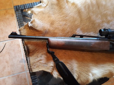   Buenas tardes

Un amigo me pide que le anuncie este rifle:

HK modelo SLB Light calibre 9,3x62. Rifle 12