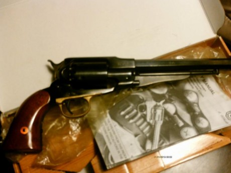 Vendo revolver Uberti modelo 1858 New army, Nuevo a estrenar en su caja no se ha disparado nunca.
Se puede 00