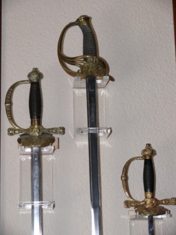 -         Espada de Ceñir para Oficial de la GC, Modelo 1844, Hoja fechada en 1856, con vaina.
-      00