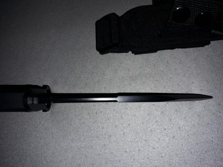 Vendo estos tres cuchillos extrema ratio chinolis.una bayoneta tipo tanto con funda Pernera , 17cm de 00