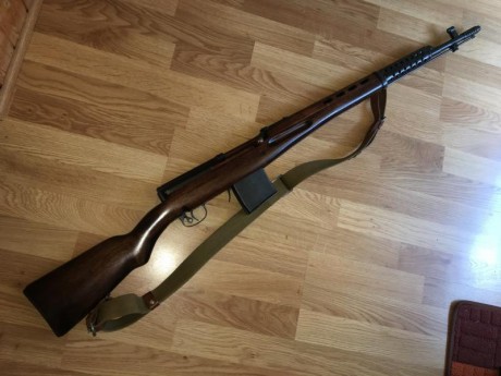 Tokarev SVT-40, año 1941, inmejorable estado.

Calibre 7,62x54R; funcionamiento semiautomático.

Versión 02