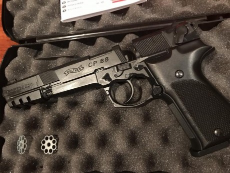 esta maravilla sin estrenar valorada actualmente 256 euros nueva.( la compre en leopard)
Pistola semiautomática 10