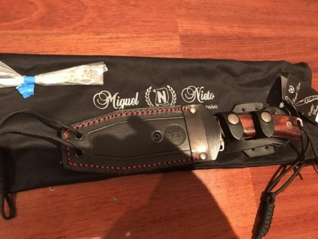 Sin estrenar,el mejor acero,filo plano y madera de cocobolo.
Con su etiqueta,funda para el polvo de Miguel 02