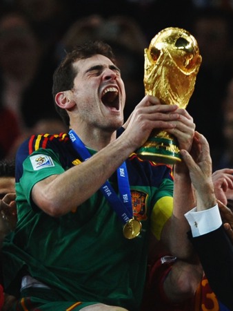  http://es.fifa.com/mm/photo/tournament/competition/01/27/28/28/1272828_full-lnd.jpg 

 42