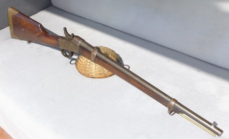 Por motivos de una herencia me ha tocado la difícil tarea de tasar este arma, la he tasado en 600 € y 01