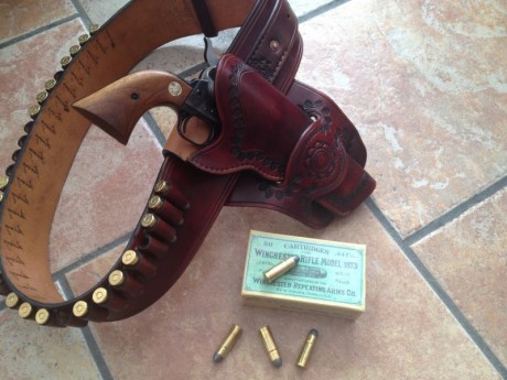 VENDO este precioso Revolver Colt Single Action Army de 5'5 pulgadas en calibre 44-40.
Se encuentra en 11