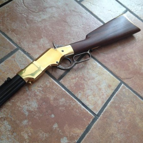 VENDO este precioso rifle de palanca Uberti Henry modelo 1860, del calibre 44-40, en un estado EXCELENTE, 02