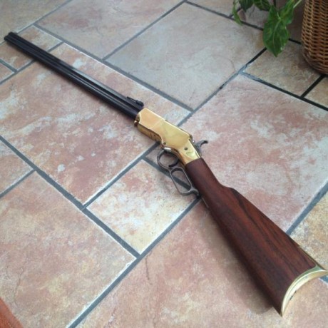 VENDO este precioso rifle de palanca Uberti Henry modelo 1860, del calibre 44-40, en un estado EXCELENTE, 01