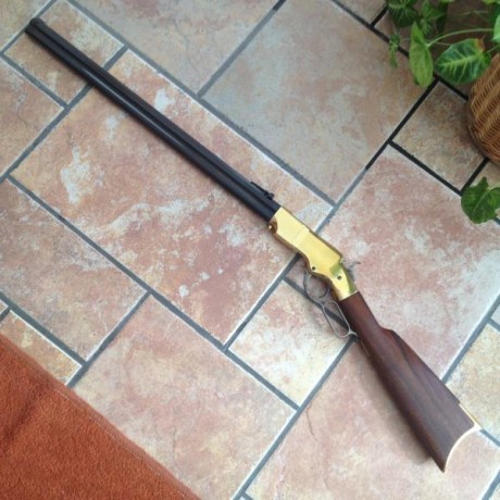 VENDO este precioso rifle de palanca Uberti Henry modelo 1860, del calibre 44-40, en un estado EXCELENTE, 00
