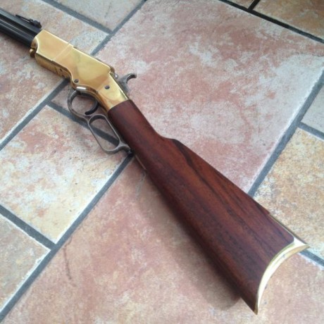 VENDO este precioso rifle de palanca Uberti Henry modelo 1860, del calibre 44-40, en un estado EXCELENTE, 10