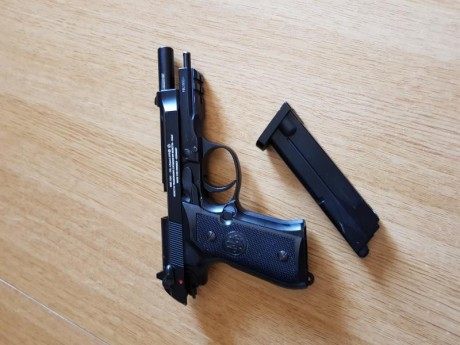 VENDO Impresionante réplica de beretta, con unas características asombrosas, y un parecido a la real excelente, 01