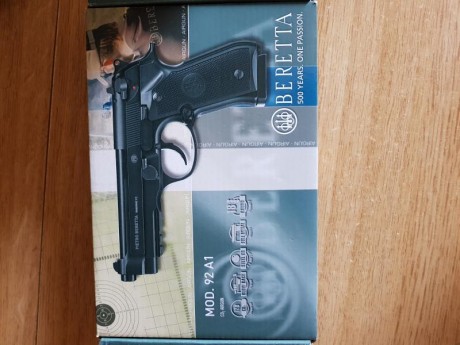 VENDO Impresionante réplica de beretta, con unas características asombrosas, y un parecido a la real excelente, 00