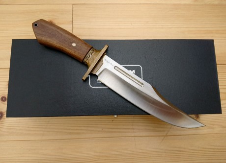 busco este cuchillo.

 andershogstrom.com-boker-magnum-1.jpg  00