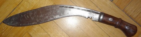 Kukri militar, colección personal. Muy usado, probablemente fabricado por DHW en la India.; debido al 02