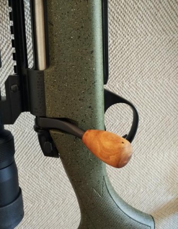 Se venden bolas de cerrojo torneadas en madera curada de olivo, unas de las maderas mas duras y resistentes 01
