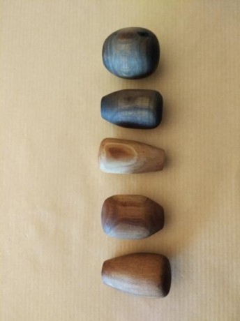 Se venden bolas de cerrojo torneadas en madera curada de olivo, unas de las maderas mas duras y resistentes 10