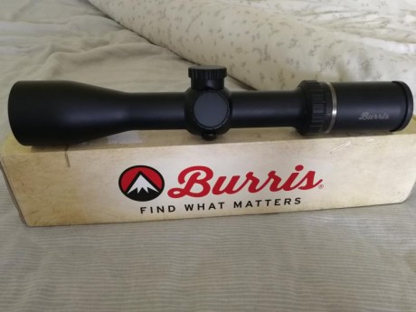 Se vende visor burris fourx de 1,5-6x42 con reticula iluminada. Precio 375 euros. 01