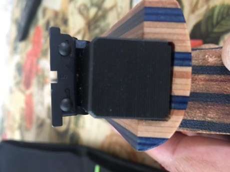 Saludos gente del foro, tengo un problema con el alza de mi pistola, esta torcida o caída. Alguien sabe 01