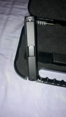 Un compañero vende esta magnífica Glock 19 de 3ª generación. Calibre 9mm. Todo original. Está en perfecto 11