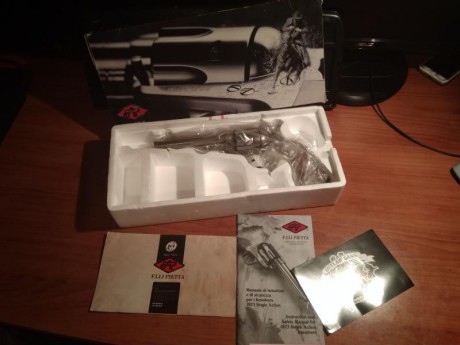 Buenas muy a mi pesar vendo mi revolver calibre 45 long colt de la marca Pietta esta como nuevo solo se 02