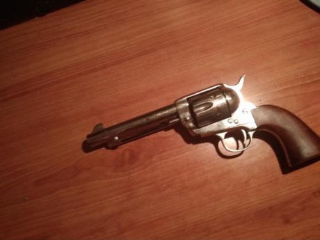 Buenas muy a mi pesar vendo mi revolver calibre 45 long colt de la marca Pietta esta como nuevo solo se 10