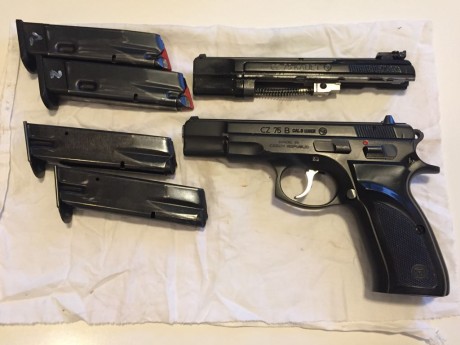 Un compañero me pide que le ponga a la venta estas dos armas, y paso a detallar la descripcion que el 02