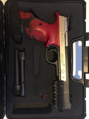 Un compañero me pide que le ponga a la venta estas dos armas, y paso a detallar la descripcion que el 10