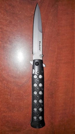 Hola , vendo esta navaja Cold Steel Ti-lite 4" comprada nueva para formar parte de mi colección.

Esta 01