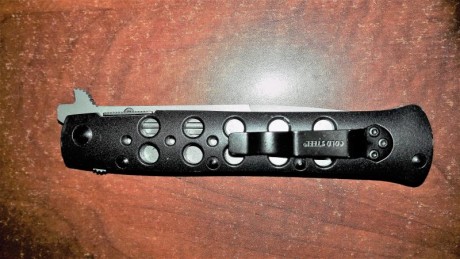 Hola , vendo esta navaja Cold Steel Ti-lite 4" comprada nueva para formar parte de mi colección.

Esta 00